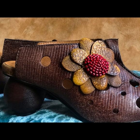 Beautiful Handmade leather clogs - Picture 7 of 15